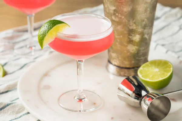 Odświeżający Różowy Cosmopolitan Cocktail Wódką Żurawiną — Zdjęcie stockowe