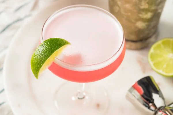 Odświeżający Różowy Cosmopolitan Cocktail Wódką Żurawiną — Zdjęcie stockowe