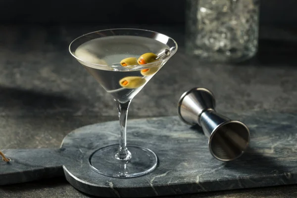 Boozy Dry Vodka Martini Green Olives — 스톡 사진