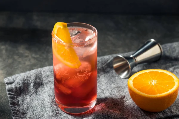 Ποτό Δροσιστικό Κοκτέιλ Americano Πορτοκάλι Και Τζιν — Φωτογραφία Αρχείου