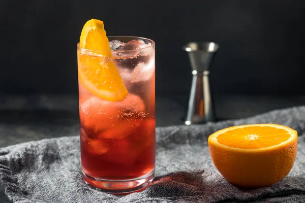 Ποτό Δροσιστικό Κοκτέιλ Americano Πορτοκάλι Και Τζιν — Φωτογραφία Αρχείου