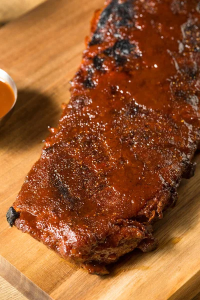 Hjemmelaget Smoked Louis Style Spare Ribs Med Bbq Sauce – stockfoto