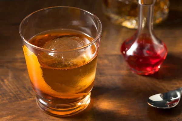 Bebida Refrescante Uísque Centeio Vieux Carre Cocktail Com Laranja Vermute — Fotografia de Stock
