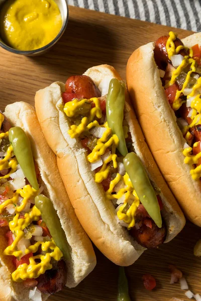 Cachorro Quente Batatas Fritas Caseiros Estilo Chicago Com Pimenta Mostarda — Fotografia de Stock