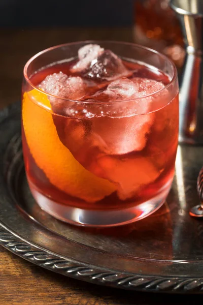 Δροσιστικό Boozy Boulevardier Cocktail Orange Και Vermouth — Φωτογραφία Αρχείου