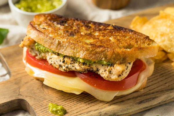 Sandwich Poulet Pesto Italien Fait Maison Avec Des Chips — Photo