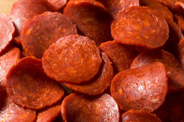 Tedavi edilmemiş organik İtalyan Pepperoni Dilimleri Kullanmaya Hazır