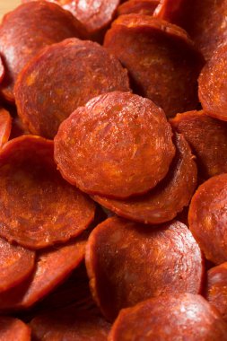 Tedavi edilmemiş organik İtalyan Pepperoni Dilimleri Kullanmaya Hazır