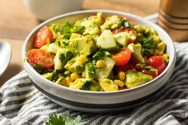 Salad Avocado Organik Sehat Tomat Dengan Herbs Dan Mentimun — Stok Foto