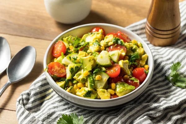 Salade Tomates Avocat Biologique Sain Aux Herbes Concombre — Photo