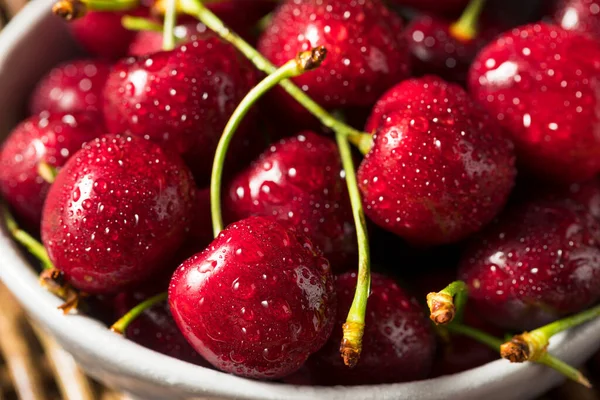 Rohe Rote Bio Kirschen Einer Schüssel — Stockfoto