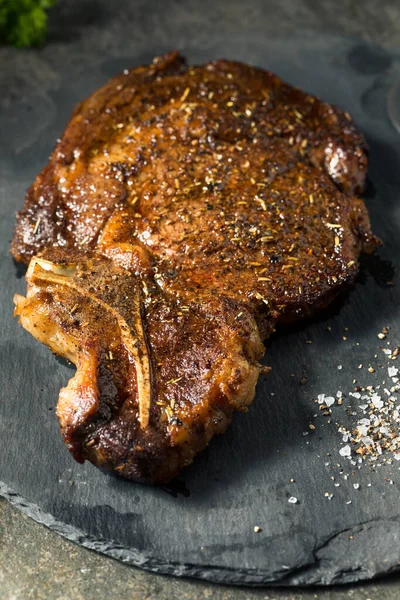 草食联储煮熟的Ribeye牛排准备吃 — 图库照片