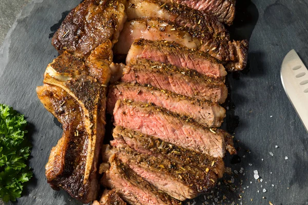 Carne Ribeye Cocida Base Hierba Lista Para Comer — Foto de Stock