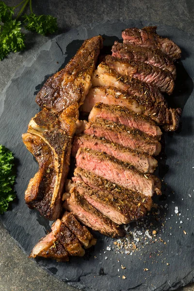 Carne Ribeye Cocida Base Hierba Lista Para Comer — Foto de Stock