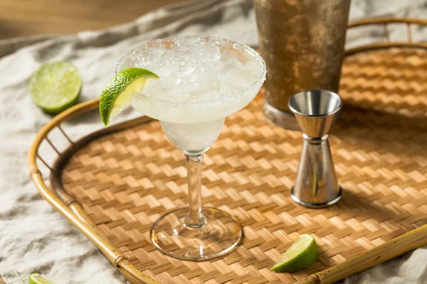 Orzeźwiająca Zimna Gorzała Mrożona Tequila Margarita Solą Wapnem — Zdjęcie stockowe