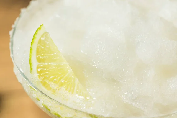 Refrescante Frio Boozy Congelado Tequila Margarita Com Sal Limão — Fotografia de Stock