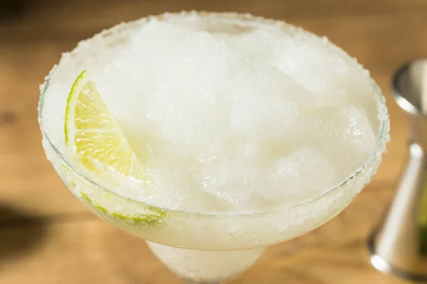 Refrescante Frio Boozy Congelado Tequila Margarita Com Sal Limão — Fotografia de Stock
