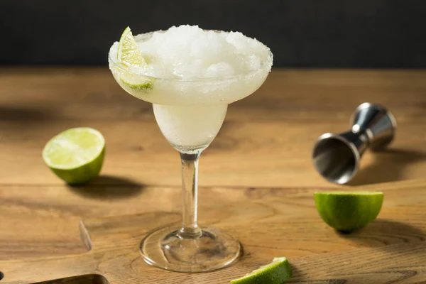 Rinfrescante Freddo Alcolico Congelato Tequila Margarita Con Sale Calce — Foto Stock