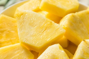 Sağlıklı Organik Ananas Dilimleri Yemeye Hazır