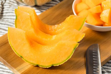 Çiğ Turuncu Organik Meyve Yemeye Hazır