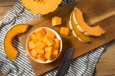 Çiğ Turuncu Organik Meyve Yemeye Hazır