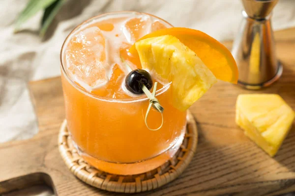 Frissítő Alkoholos Rum Runner Koktél Pineapple Orange — Stock Fotó