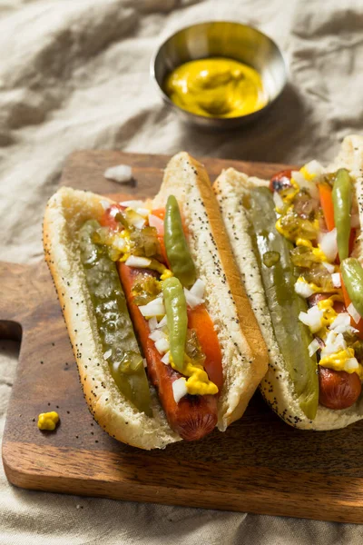 Domowej Roboty Hot Dogi Stylu Chicagowskim Musztardą — Zdjęcie stockowe
