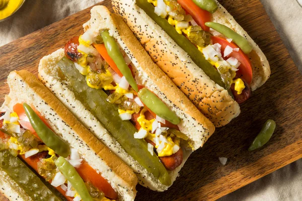 Yapımı Chicago Stili Sosisli Hardal Lezzetli Soğan Pickle — Stok fotoğraf