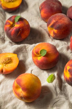 Çiğ Portakal Organik Şeftali Yemeye Hazır