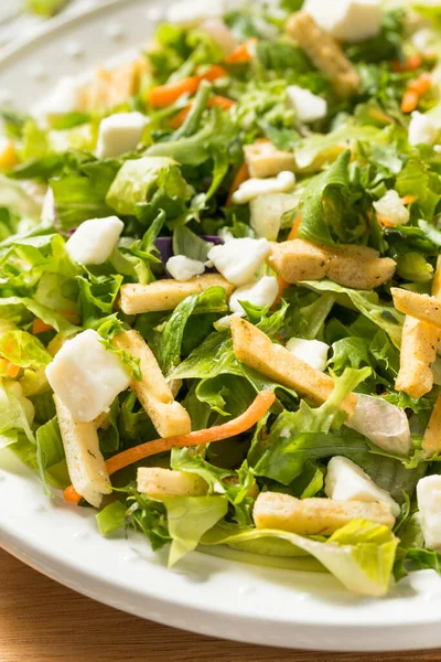 Gezond Grieks Balsamico Romaine Salade Met Feta Croutons — Stockfoto