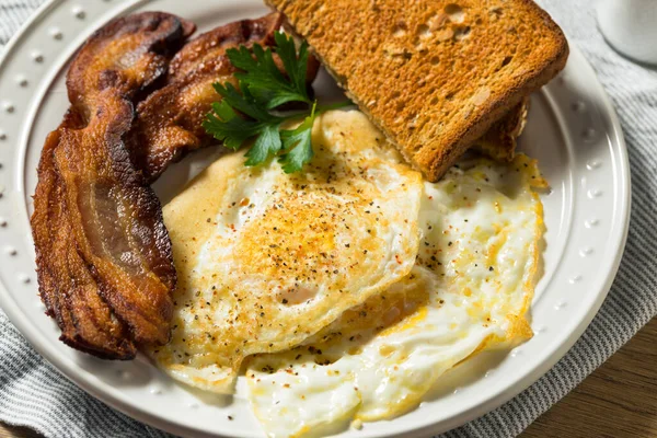 Homemade Easy Eggs Bacon Toast — Stock Photo, Image