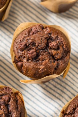 Kahvaltıda Ev Yapımı Çifte Çikolatalı Kek