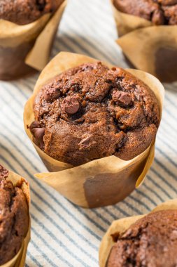 Kahvaltıda Ev Yapımı Çifte Çikolatalı Kek