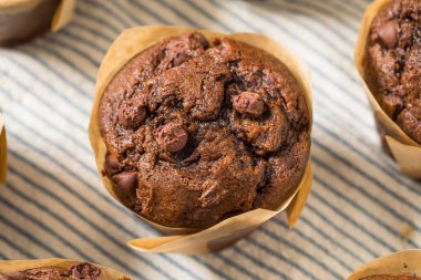 Kahvaltıda Ev Yapımı Çifte Çikolatalı Kek