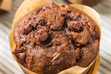 Kahvaltıda Ev Yapımı Çifte Çikolatalı Kek