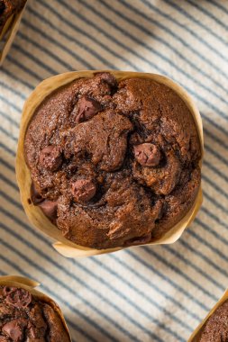 Kahvaltıda Ev Yapımı Çifte Çikolatalı Kek