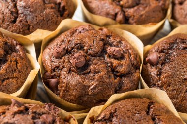 Kahvaltıda Ev Yapımı Çifte Çikolatalı Kek