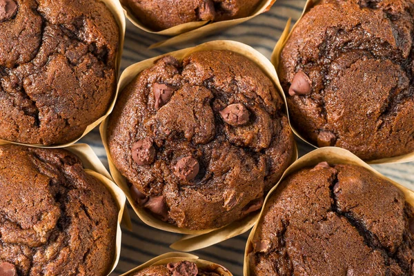 Kahvaltıda Ev Yapımı Çifte Çikolatalı Kek