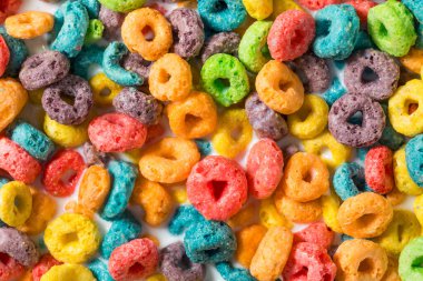 Tatlı Organik Meyveli Çocuklar Kahvaltıda Bütünüyle Mısır Gevreği