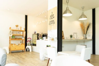 Rayong, Tayland - Kasım 2017: Modern kahve dükkanı interia loft tarzı.