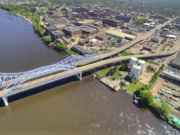La Crosse, Wisconsin Mississippi Nehri üzerinde bir topluluktur