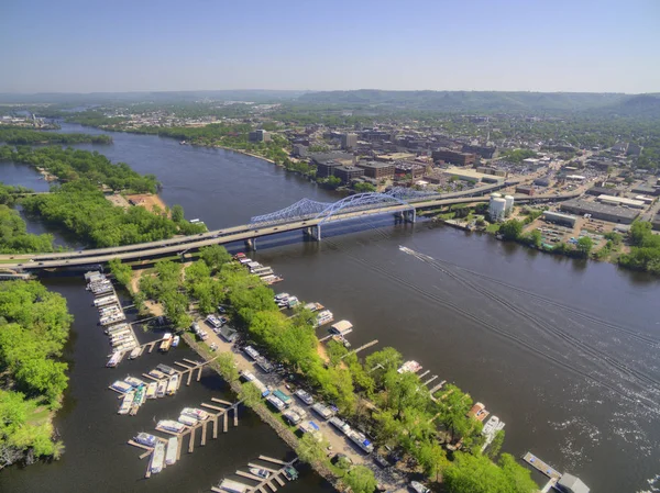 La Crosse, Wisconsin Mississippi Nehri üzerinde bir topluluktur