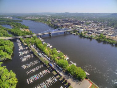 La Crosse, Wisconsin Mississippi Nehri üzerinde bir topluluktur