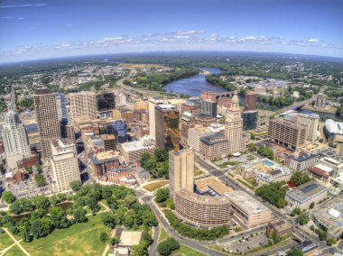Yaz aylarında dron tarafından görülen şehir Hartford, Connecticut manzarası