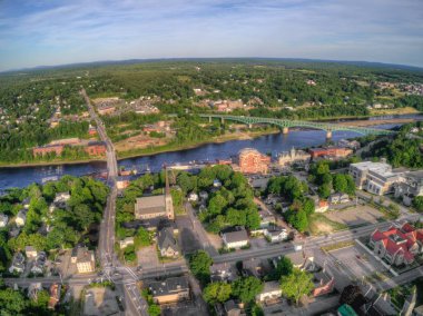 Augusta, Maine Capitol olduğunu. Yaz aylarında dron alınan havadan görünümü