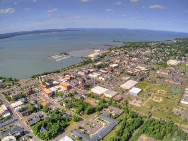 Wisconsin, Ashland 'ın Göl Kıyısındaki Küçük Kasabası' nın Hava Görüntüsü