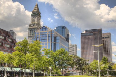 Boston, Amerika Birleşik Devletleri 'nin doğu kıyısında büyük bir şehirdir.