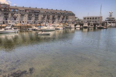 Boston, Amerika Birleşik Devletleri 'nin doğu kıyısında büyük bir şehirdir.