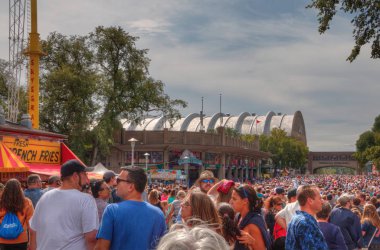 En büyük toplama Minnesota Minnesota eyalet fuarında olduğunu ve iki ot döneminde milyonlarca insan katılmak.