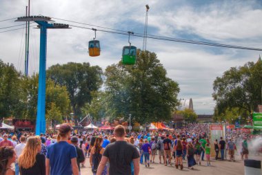 En büyük toplama Minnesota Minnesota eyalet fuarında olduğunu ve iki ot döneminde milyonlarca insan katılmak.